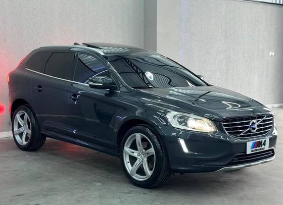 VOLVO XC60 2.0 T5 MOMENTUM GASOLINA 4P AUTOMÁTICO VOLVO XC60 2.0 T5 MOMENTUM GASOLINA 4P AUTOMÁTICO